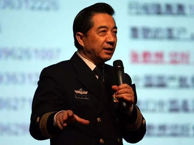 這國航母剛離開南海,又殺了個回馬槍,兩艘054A發現情況火速出擊
