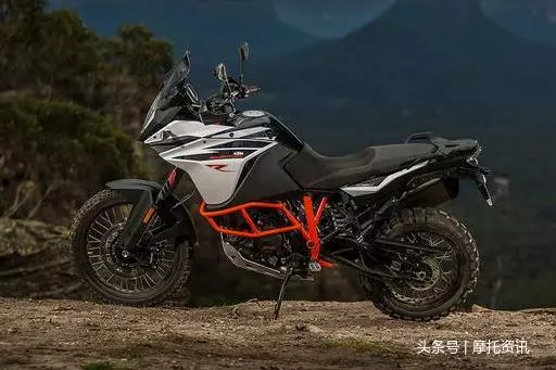 這才是真正的KTM 1092,擰一下油門,好像卡車來了!