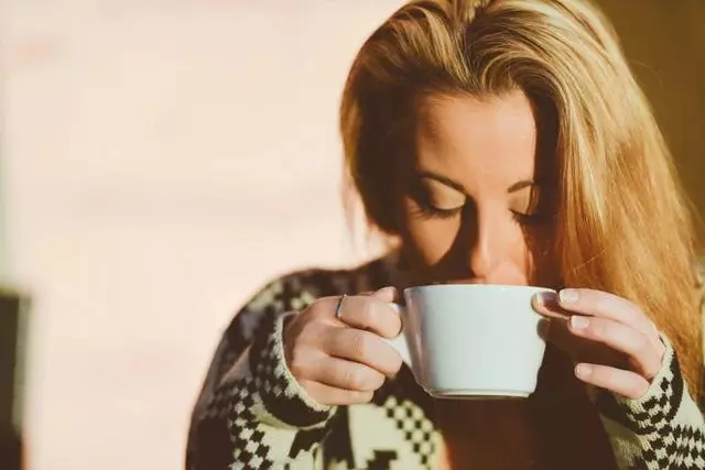 喝水的5個壞習慣會讓你生病,你占了幾種?趕緊改!