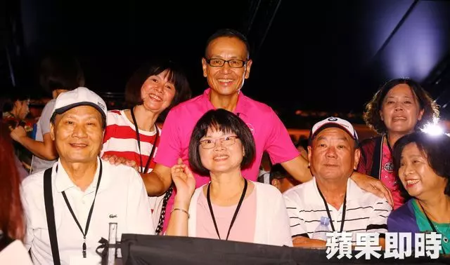 S.H.E音樂會勁寶首登場 最萌嘉賓送飛吻百萬人搶看
