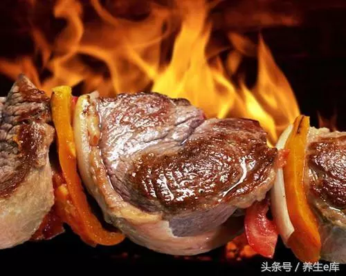 入秋後,晨起口乾、口苦,小心3種「火」,謹記「三茶、四穴」!