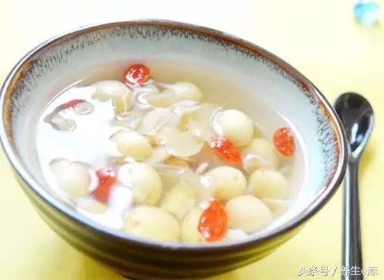 入秋後,晨起口乾、口苦,小心3種「火」,謹記「三茶、四穴」!
