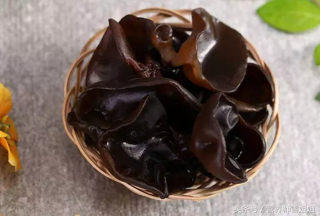 入秋後,出現6大症狀,說明體內毒素多,做好「5個字」,促排毒