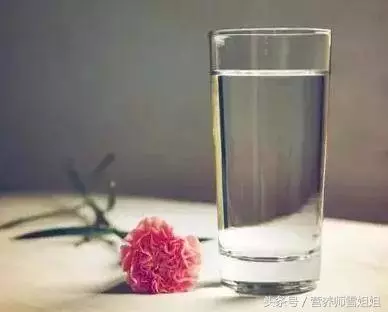 入秋後,出現6大症狀,說明體內毒素多,做好「5個字」,促排毒
