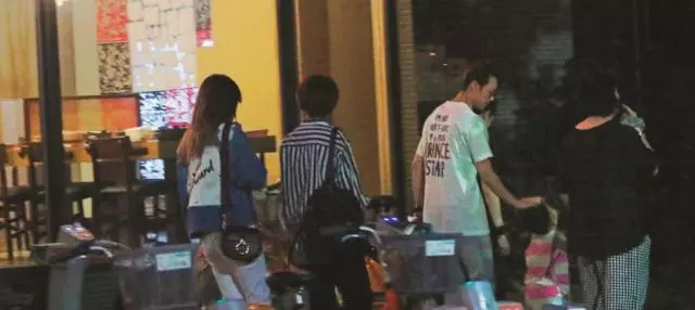 鄧麗欣已融入男友的生活圈,王子在大街上忍不住撩女友!