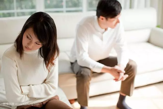懷孕了要領證,發現,准公婆和前妻住在一起四年,我該怎麼辦