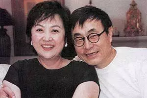28年「恩愛」妻子患癌都不棄,卻早已婚變,演技超好騙過所有人~~~