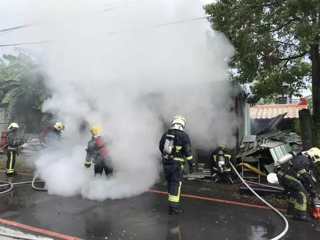 存放金紙鐵皮屋起火 清火場驚見屋主已成焦屍