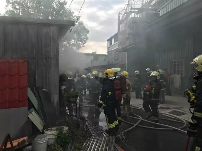 存放金紙鐵皮屋起火 清火場驚見屋主已成焦屍