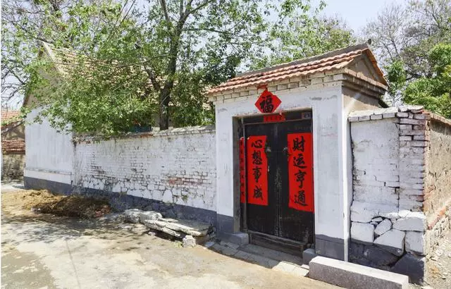 親家公將女兒陪嫁的電視送來,得知真相,親家母淚涌而下