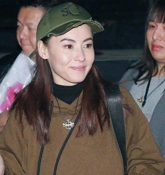 王菲卸妝後,張柏芝卸妝後,章子怡卸妝後,網友:差距一目了然