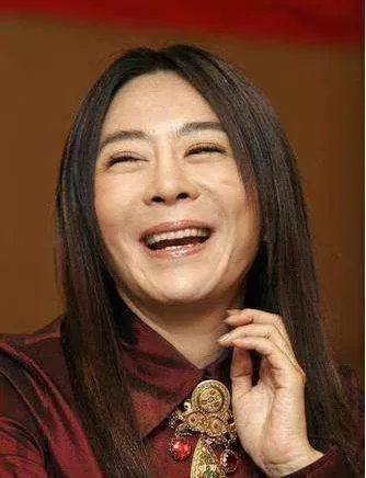 53歲喻可欣和52歲朱麗倩近照,差距巨大,網友:劉德華眼光真好!