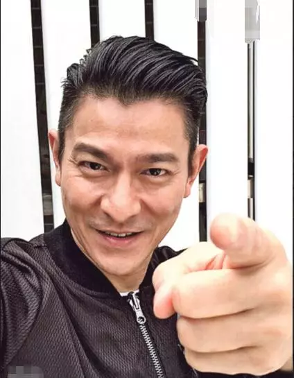 53歲喻可欣和52歲朱麗倩近照,差距巨大,網友:劉德華眼光真好!