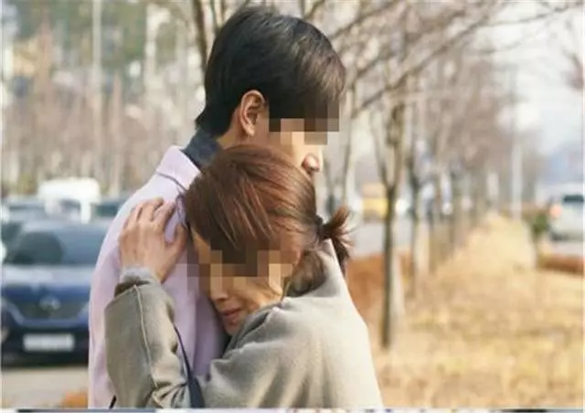 孩子走丟20年,丈夫拋棄她另娶妻子,女人絕望時兒子出現了