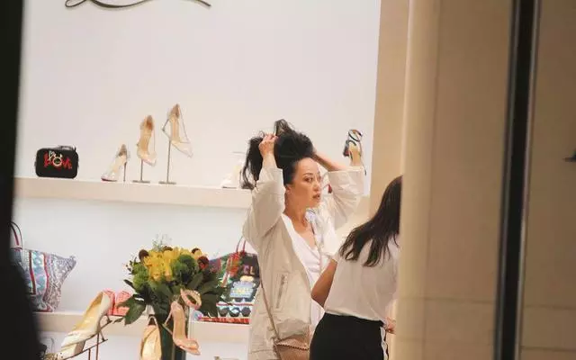 55歲章小蕙發福似大媽,敗光前夫前男友財產,19年未婚成億萬富婆
