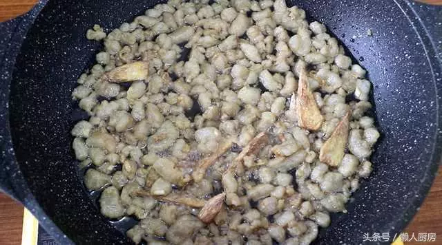 豬油怎樣熬才夠香?大廚教你這個秘方,保證熬出的豬油香味濃郁