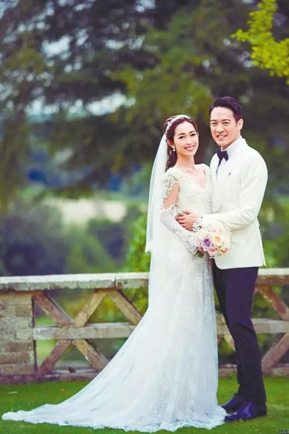 【陳展鵬小清新婚紗照!】單文柔身上的婚紗大有來頭!連楊怡和李亞男都穿著出嫁!