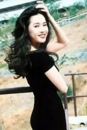 52歲李麗珍20歲女兒近照被拍到,竟然比媽咪還漂亮,怪不得被網友稱為「最美星二代」!