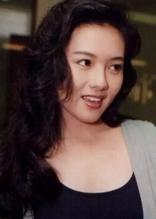 52歲李麗珍20歲女兒近照被拍到,竟然比媽咪還漂亮,怪不得被網友稱為「最美星二代」!