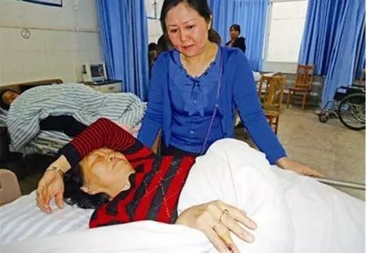 母親已過世8年,女兒面試接到陌生電話,傳來母親聲音:女兒救我