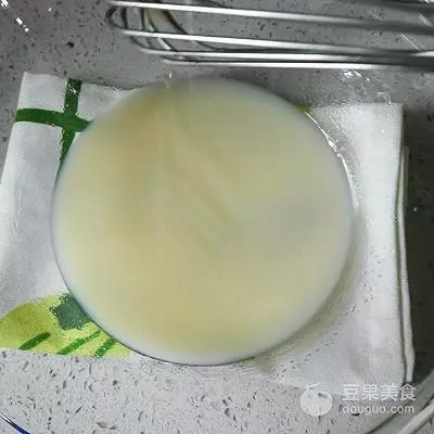 紙杯戚風蛋糕—教你做不回縮不開裂的紙杯戚風