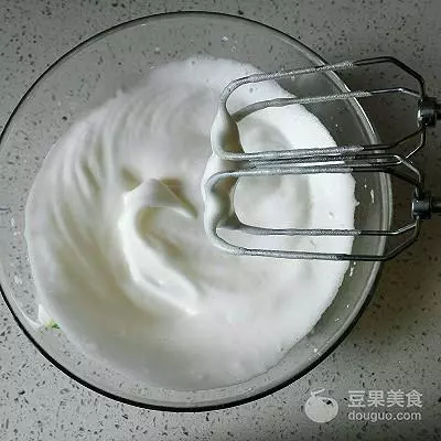 紙杯戚風蛋糕—教你做不回縮不開裂的紙杯戚風