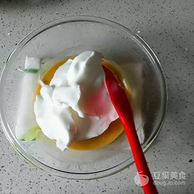 紙杯戚風蛋糕—教你做不回縮不開裂的紙杯戚風