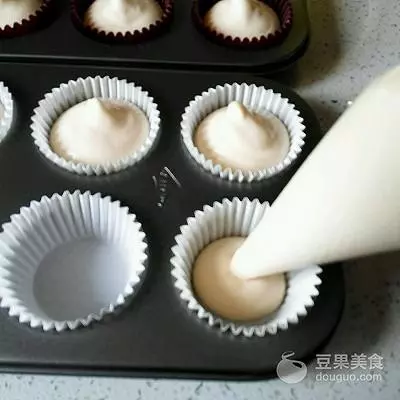 紙杯戚風蛋糕—教你做不回縮不開裂的紙杯戚風