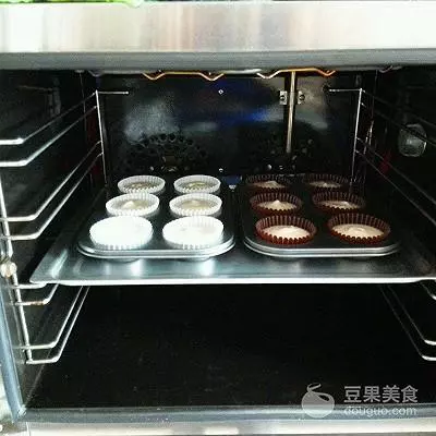 紙杯戚風蛋糕—教你做不回縮不開裂的紙杯戚風