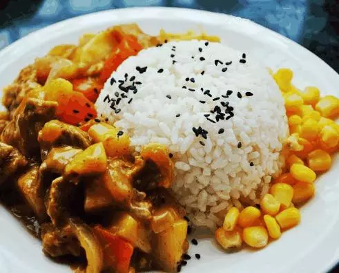 這樣做的咖喱牛肉飯, 滋味濃郁, 色澤誘人, 做法簡單, 還開胃!