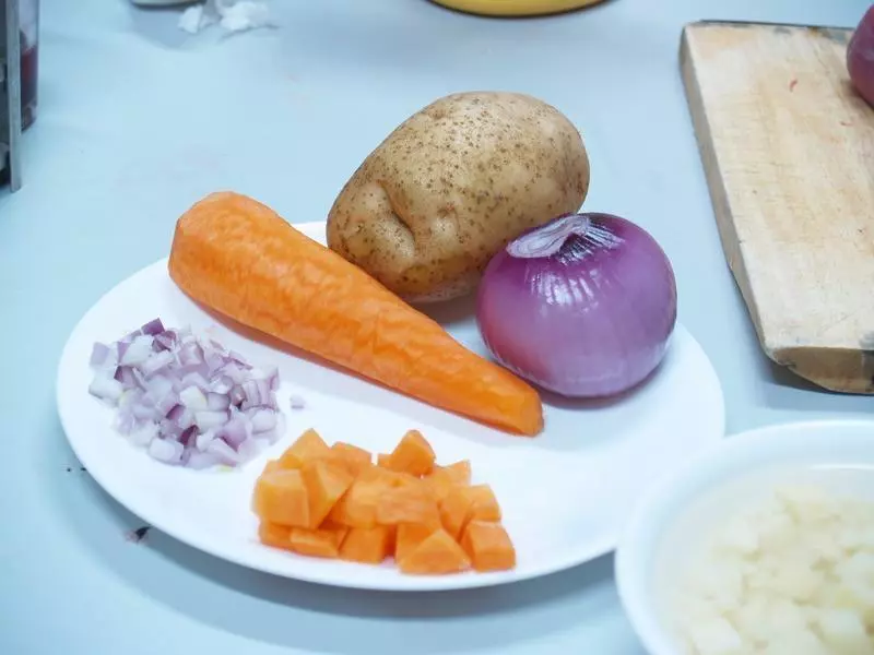 這樣做的咖喱牛肉飯, 滋味濃郁, 色澤誘人, 做法簡單, 還開胃!