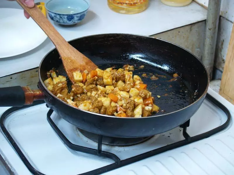 這樣做的咖喱牛肉飯, 滋味濃郁, 色澤誘人, 做法簡單, 還開胃!
