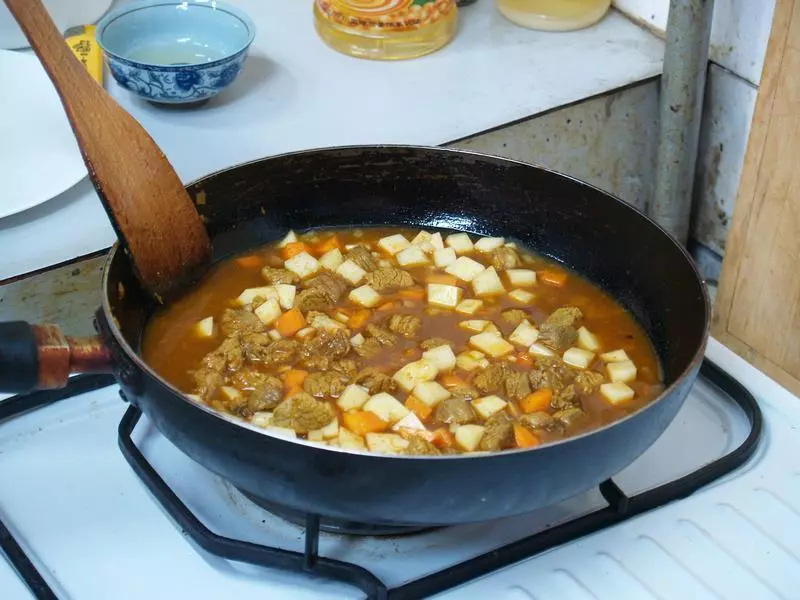這樣做的咖喱牛肉飯, 滋味濃郁, 色澤誘人, 做法簡單, 還開胃!