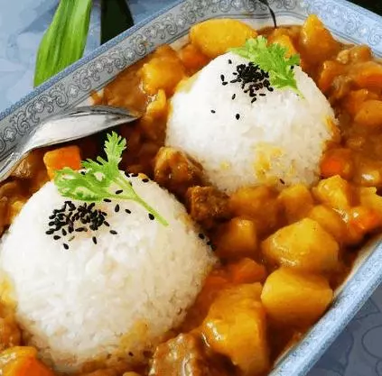 這樣做的咖喱牛肉飯, 滋味濃郁, 色澤誘人, 做法簡單, 還開胃!