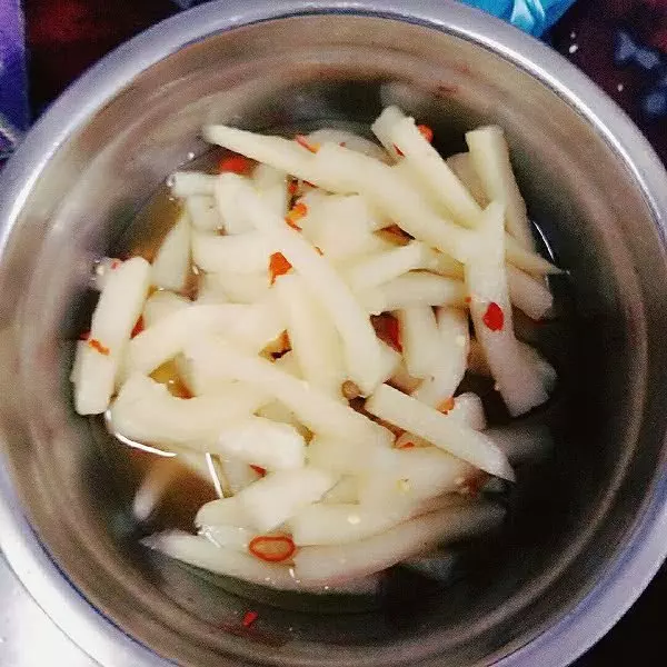 秋天最開胃的下酒菜:只需3步做成,又酸又脆,做一次能吃一周