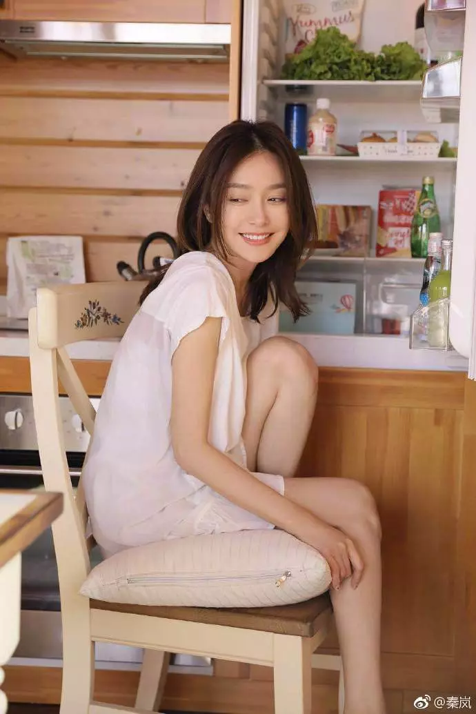 皇后秦嵐逆天美腿就靠一張椅子!1張椅子、8組動作就可以輕鬆瘦全身,夏天前先跟贅肉分手!