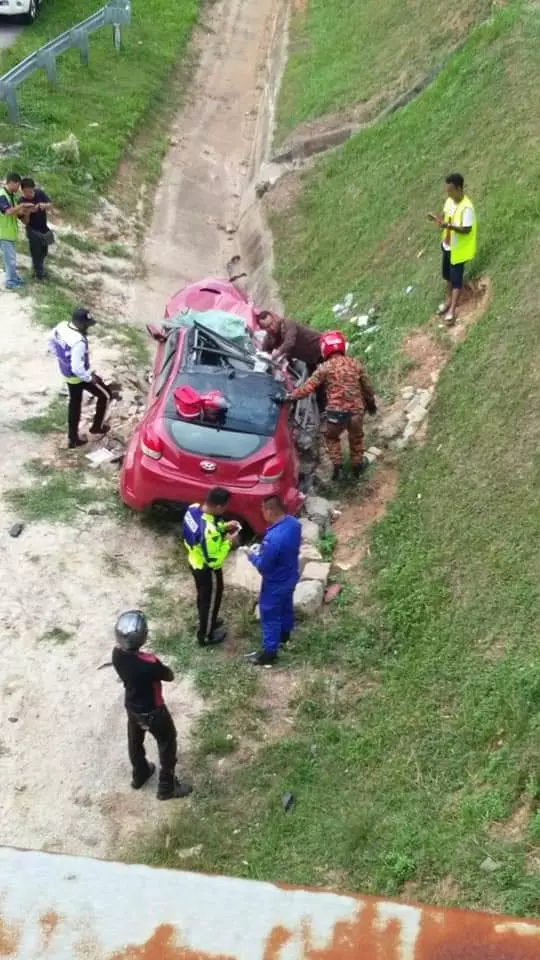 死亡車禍 ! 車撞防護欄 女司機慘死