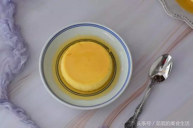 只要4種食材,就能輕鬆做出法式甜點,細膩柔滑,好吃到舔盤
