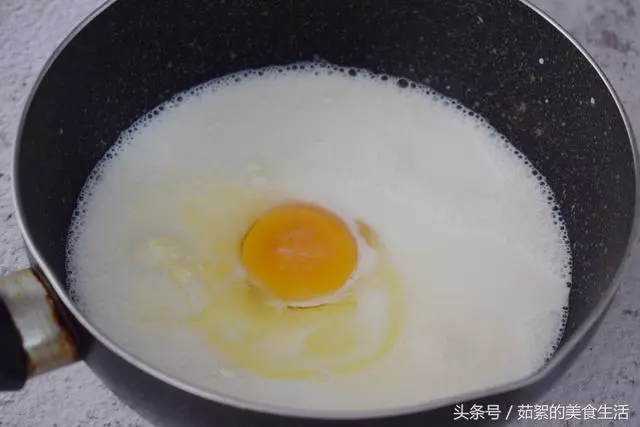 只要4種食材,就能輕鬆做出法式甜點,細膩柔滑,好吃到舔盤