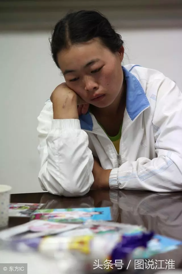爸媽哭喊著孩子,19個月大不慎落入沙坑死了,最後捐獻了她的器官