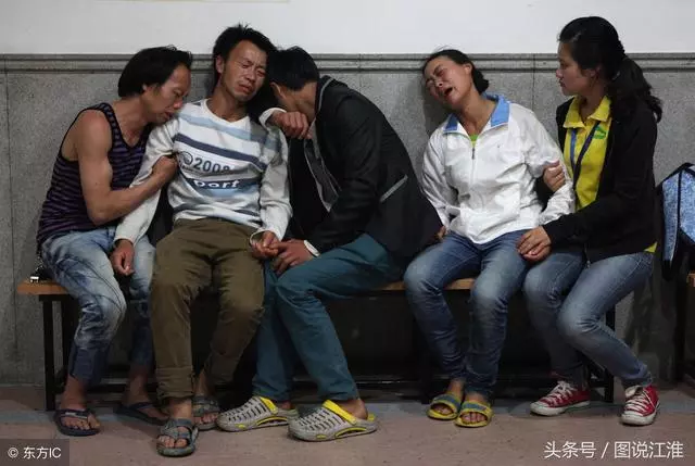 爸媽哭喊著孩子,19個月大不慎落入沙坑死了,最後捐獻了她的器官
