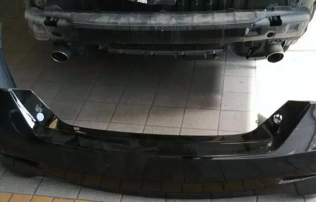 對比吉利博瑞與凱美瑞,剛拆開防撞梁,網友:這還用繼續比嗎