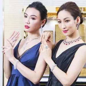 公德心啊!溜滑梯當曬被桿 棉被枕頭全都來