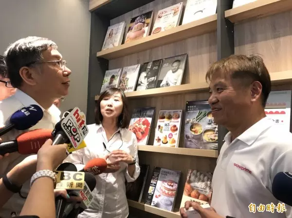 餐飲主題書展到竹縣 戴勝益讚客家料理