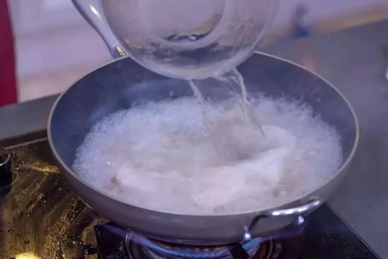 這碗鮮到骨子裡的面,讓你吃出幸福感~【雪菜肉絲煨面】