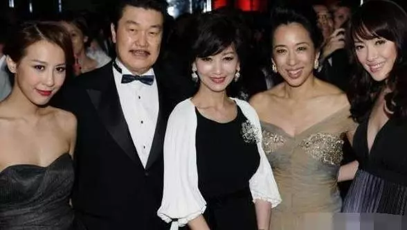 趙雅芝與郭晶晶婆婆同框, 輸的一敗塗地!網友: 不愧是億萬富婆!