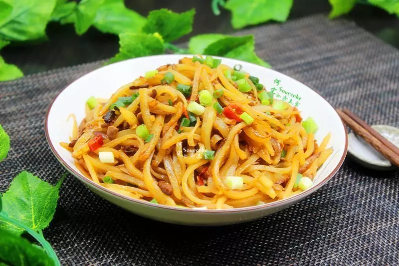 外婆炒土豆絲最拿手,我30年沒吃膩過,豉香脆爽,鮮辣開胃~