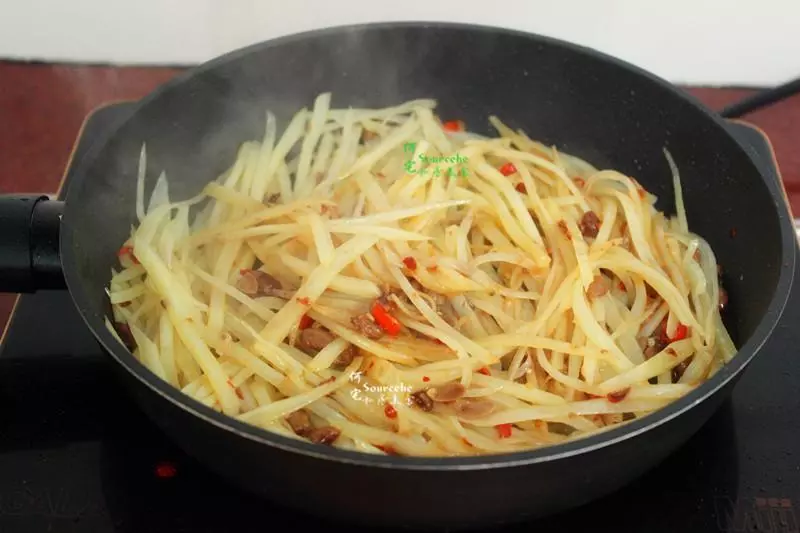 外婆炒土豆絲最拿手,我30年沒吃膩過,豉香脆爽,鮮辣開胃~