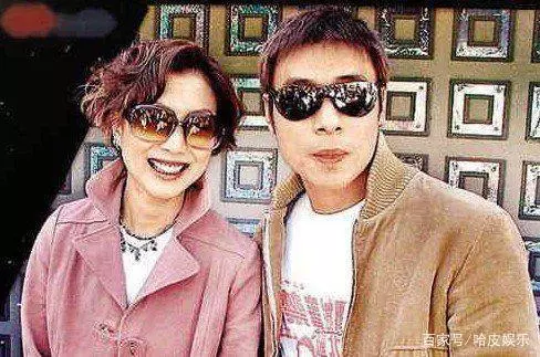 她和男友長跑24年結婚曾有七位緋聞男友,現疑似變臉面部僵硬!