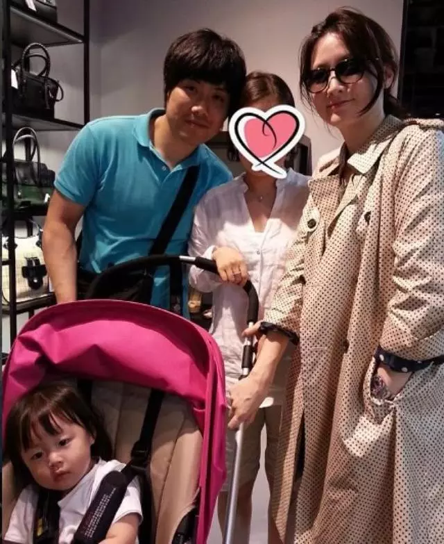 媒體曝47歲李英愛將帶女兒參加節目,7歲女兒甜美可愛顏值很高!